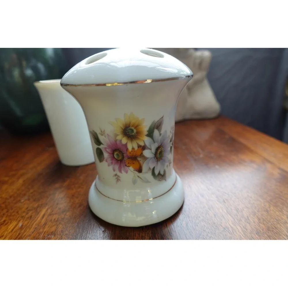1979 Enesco porcelain toothbrush holder‎ tumbler set daisy butterfly floral